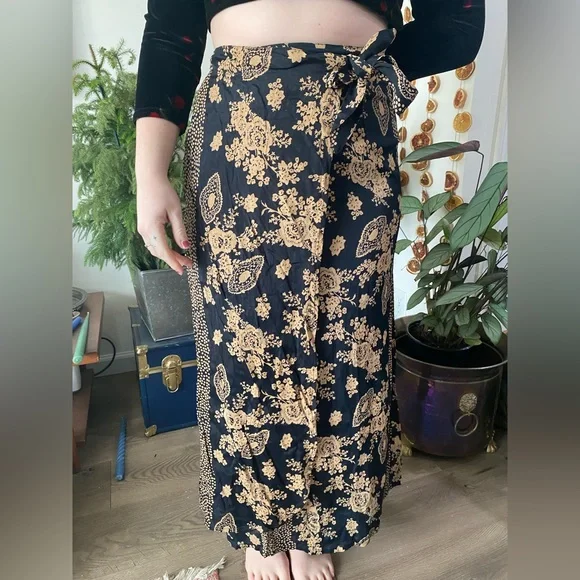 Floral wrap skirt - Picture 2 of 2